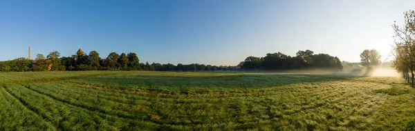 Vue panoramique sur le champ du matin . — Photo