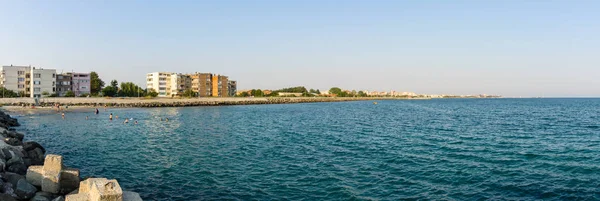 Vista panorâmica da área de água da baía da cidade costeira de Pomorie. Bulgária . — Fotografia de Stock