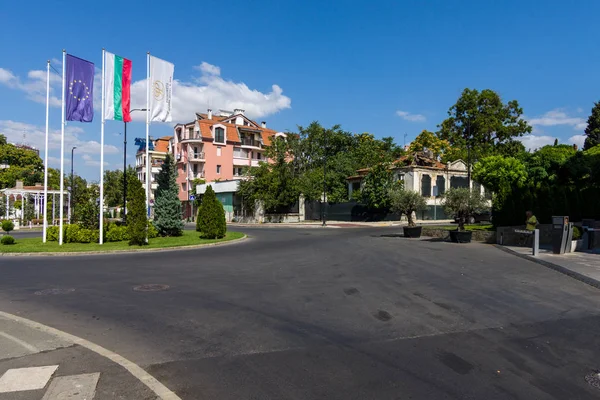 Вулиця приморського міста. Бургас, є другим за величиною містом на болгарського узбережжя Чорного моря. — стокове фото