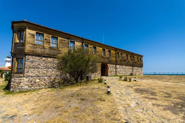 Buildings (formerly owned by the Bulgarian Orthodox Church) on St. Anastasia Island in the Burgas Bay of the Black Sea. — Stock Photo, Image