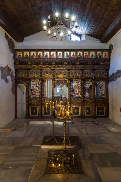 Interiér je Bulharská pravoslavná církev na ostrově St. Anastasia. Burgas zálivu Černého moře. — Stock fotografie