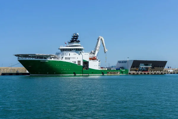 O navă de inspecție, întreținere și reparații (IMR) Havila Subsea (Offshore Supply Ship) în portul maritim Burgas . — Fotografie, imagine de stoc