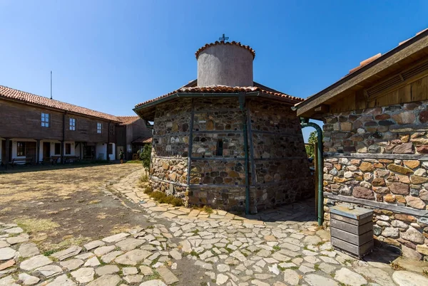 Igreja Ortodoxa Monástica na ilha de Santa Anastácia. Burgas Bay. Mar Negro. Bulgária . — Fotografia de Stock