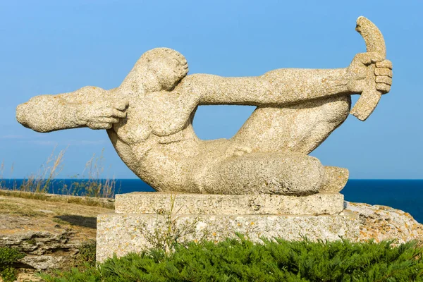 Sculpture of the archer by Boris Caragea, 1969. — Stock Photo, Image