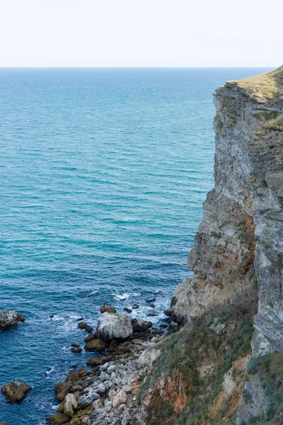 Болгария. Мыс Калиакра, Черное море и высокий скалистый берег . — стоковое фото