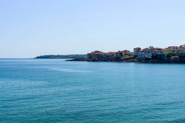 Case, edifici e resti della vecchia fortezza muraria dell'antica città balneare di Sozopol. Bulgaria . — Foto Stock