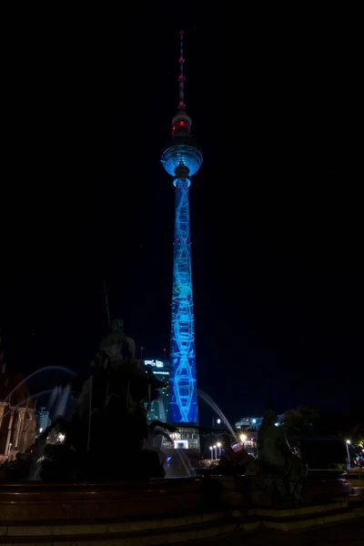 Berlin 2017 Der Berliner Fernsehturm Festlicher Beleuchtung Neptunbrunnen Vordergrund Lichterfest — Stockfoto