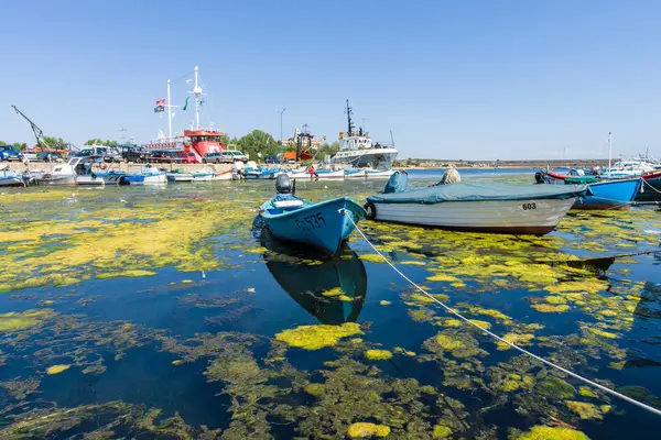 Sozopol Bulgária 2017 Augusztus Halászhajók Beszállásnál Vannak Mólón — Stock Fotó