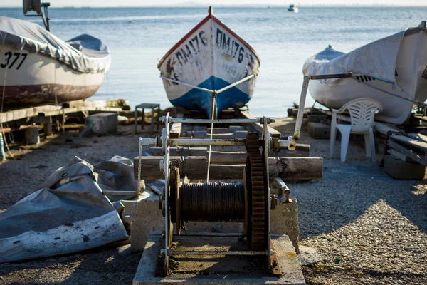 Pomorie Bulgária Agosto 2017 Barcos Pescadores Ficam Margem Porto Cidade — Fotografia de Stock