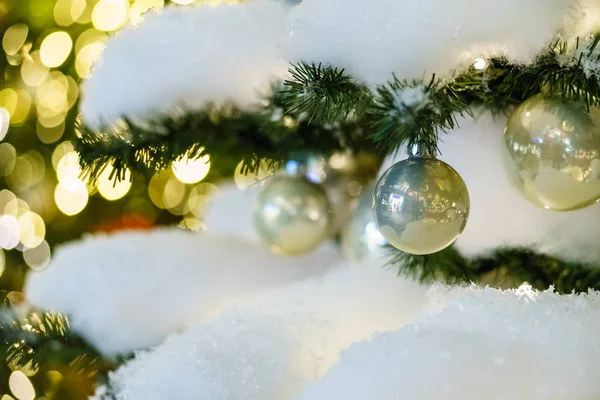 Christmas Bollar Julgran Fokus Förgrunden — Stockfoto