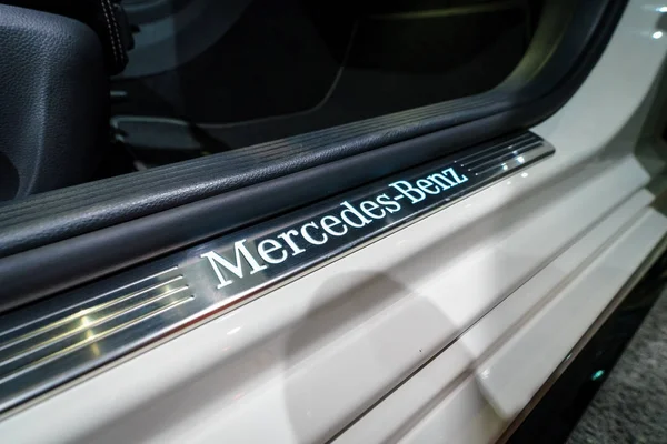 2017年12月21日 陈列室 紧凑型汽车的片段梅赛德斯 A220 峰值版 W176 自2014年 — 图库照片