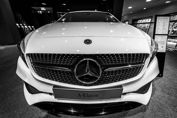 Berlin Décembre 2017 Showroom Voiture Compacte Mercedes Benz Classe A220 — Photo
