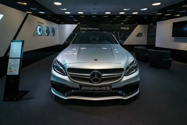 Berlin Aralık 2017 Showroom Orta Boy Araba Mercedes Benz Class — Stok fotoğraf