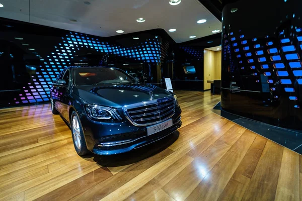 Berlín Prosince 2017 Showroom Plné Luxusních Aut Mercedes Benz Class — Stock fotografie