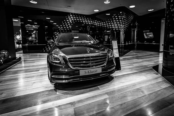 Berlin Aralık 2017 Showroom Tam Boyutlu Lüks Araba Mercedes Benz — Stok fotoğraf