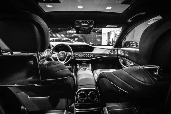 Berlin December 2017 Showroom Interior Full Size Luxury Car Mercedes — Stock Photo, Image