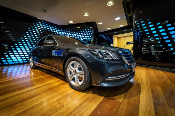 Berlin December 2017 Showroom Full Size Luxury Car Mercedes Benz — Stock Photo, Image