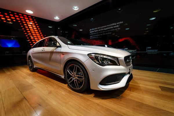 Berlín Diciembre 2017 Showroom Subcompact Executive Car Mercedes Benz Cla —  Fotos de Stock