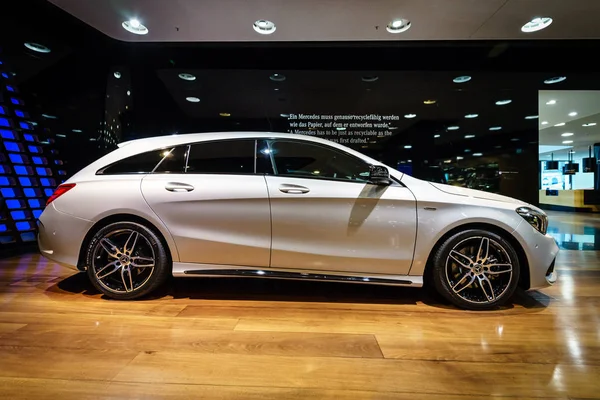 Berlín Diciembre 2017 Showroom Subcompact Executive Car Mercedes Benz Cla — Foto de Stock