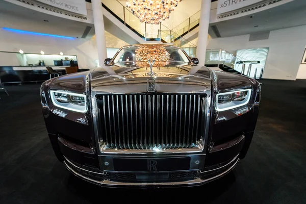 Berlín Diciembre 2017 Showroom Coche Lujo Tamaño Completo Rolls Royce —  Fotos de Stock