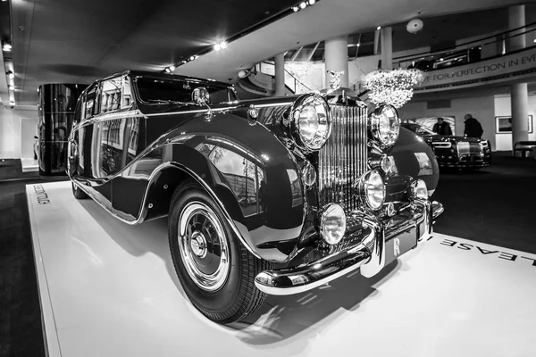 Berlin December 2017 Showroom Luxury Car Rolls Royce Phantom Sedanca — Stock Photo, Image