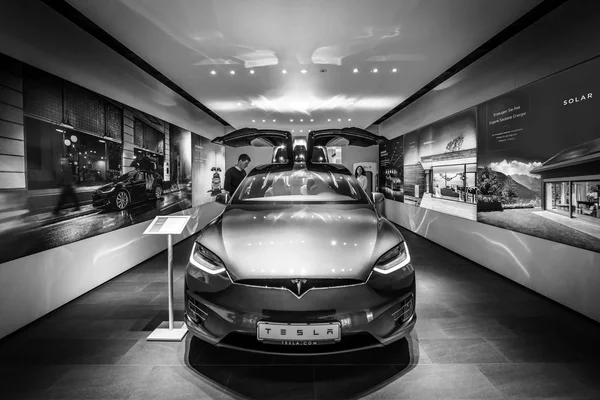 Berlin Dezember 2017 Showroom Das Vollelektrische Luxuriöse Crossover Suv Tesla — Stockfoto