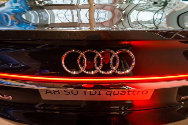 Berlin Grudnia 2017 Showroom Szczegół Pełnowymiarowego Luksusowych Samochodów Audi Tdi — Zdjęcie stockowe