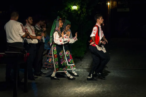 Pomorie Bulgária 2017 Augusztus Performance Művész Látogatók Étterem Hagyományos Bolgár — Stock Fotó