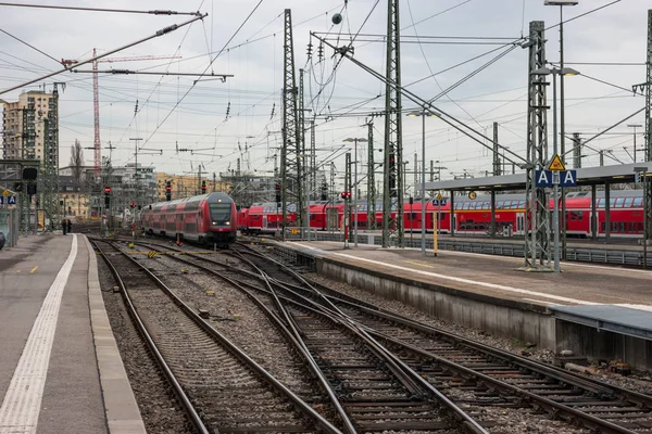 Stuttgart Németország 2017 Március Vasúti Peronok Beszállás Kiszállás Utasok Vasútállomástól — Stock Fotó