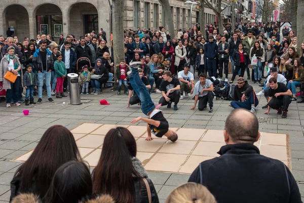 Stuttgart Germania Marzo 2017 Spettacolo Gruppo Danza Giovanile Strada Sulla — Foto Stock