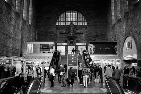 Stuttgart Tyskland Mars 2017 Interiör Byggnaden Centralstationen Svart Och Vitt — Stockfoto