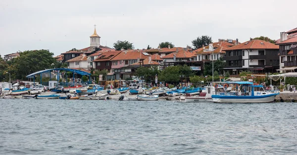 Nesebar 保加利亚 2017年8月21日 Nesebar 和海港的小船在老镇的看法 Nesebar 是一个古老的城市 是保加利亚黑海沿岸的主要海滨胜地之一 — 图库照片
