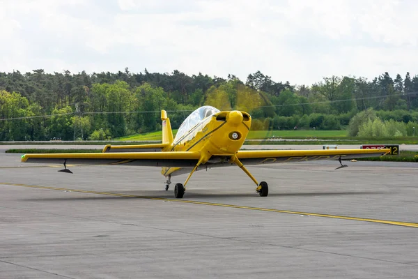 Berlín Alemania Abril 2018 Aerobatic Aircraft Glider Tug Akaflieg Munchen — Foto de Stock