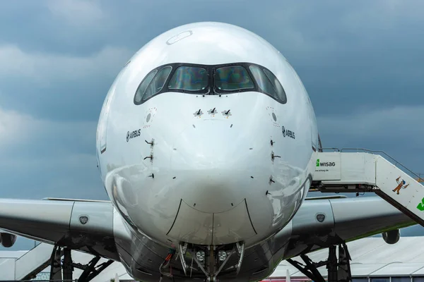德国柏林 2018年4月25日 宽体喷气客机的片断空客 A350 Xwb 展览协会柏林航空展2018 — 图库照片
