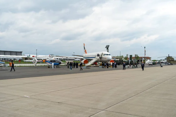 Berlim Alemanha Abril 2018 Vários Equipamentos Aviação Civil Militar Aeródromo — Fotografia de Stock