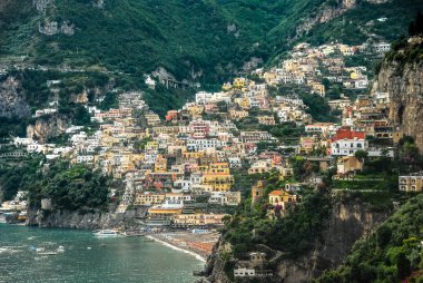 İtalya Amalfi kıyısında pitoresk bir köy