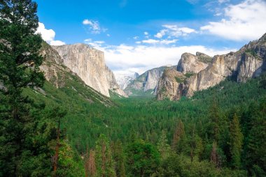 Tünel görünümünde bir yaz günü, Yosemite Milli Parkı, Sierra Nevada Dağları, California, ABD