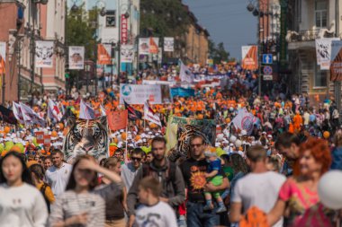 Kaplan günün şerefine karnaval alayı.