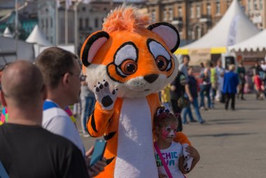  Merkezi kare Vladivostok onuruna kutlama kaplan günün.