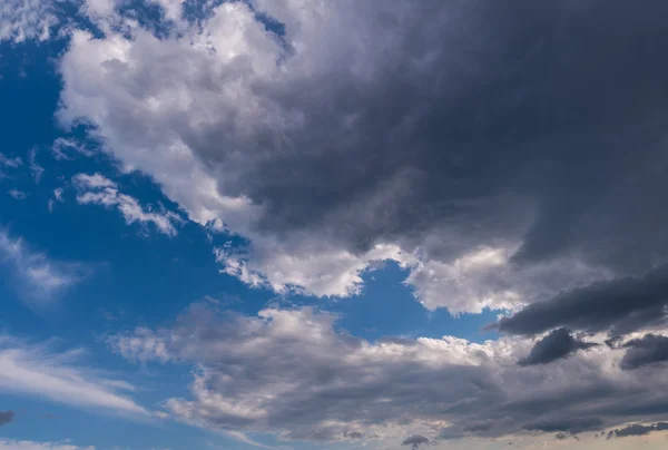 Himmel med moln. — Stockfoto