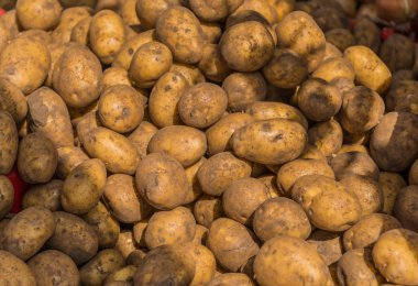 Bir süpermarkette - patates sebze.