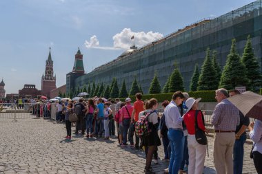 Sıra Lenin'in Mozolesi bekleyenler.