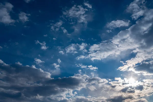 Natuur pagina - wolken aan de hemel. — Stockfoto