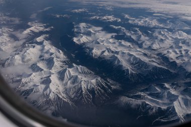 Dünya yüzeyinde uçakta üzerinden görüntülemek.