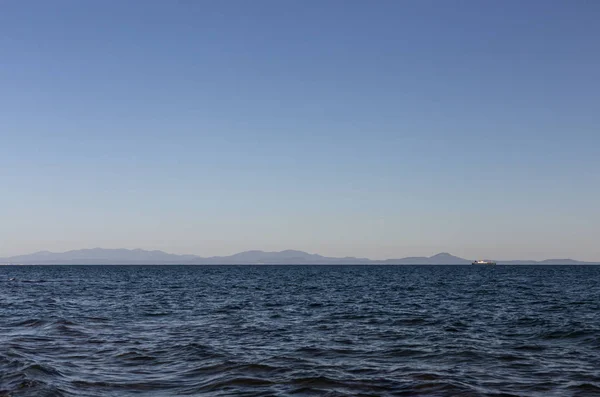 Seelandschaft mit Fischerbooten. — Stockfoto