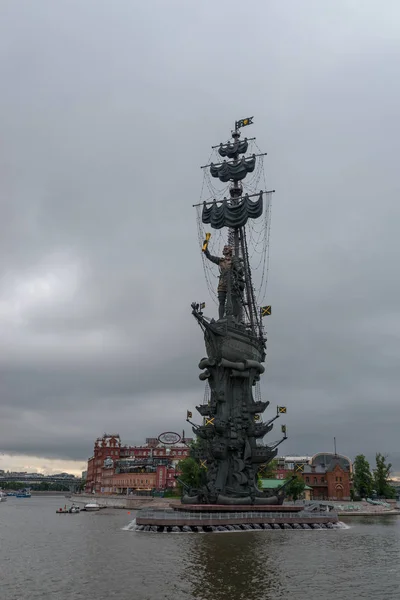 피터 모스크바에서 큰 동상. — 스톡 사진