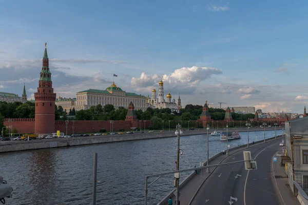 Het Kremlin van Moskou bij daglicht. — Stockfoto