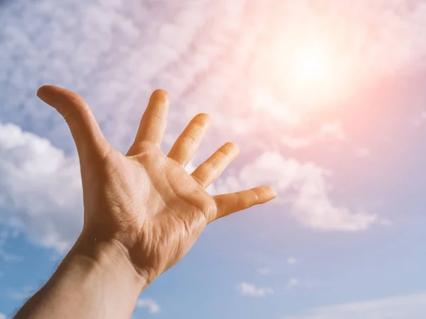 Hand of a man reaching to towards sky. — Stock Photo, Image