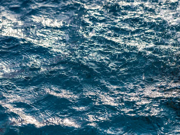 Mavi su yüzeyi. — Stok fotoğraf