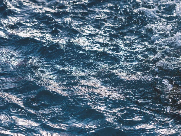 Surface d'eau bleue. — Photo